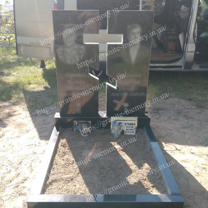 Гранітний пам’ятник для двох А17